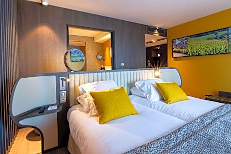 Deluxe Large Twin Room