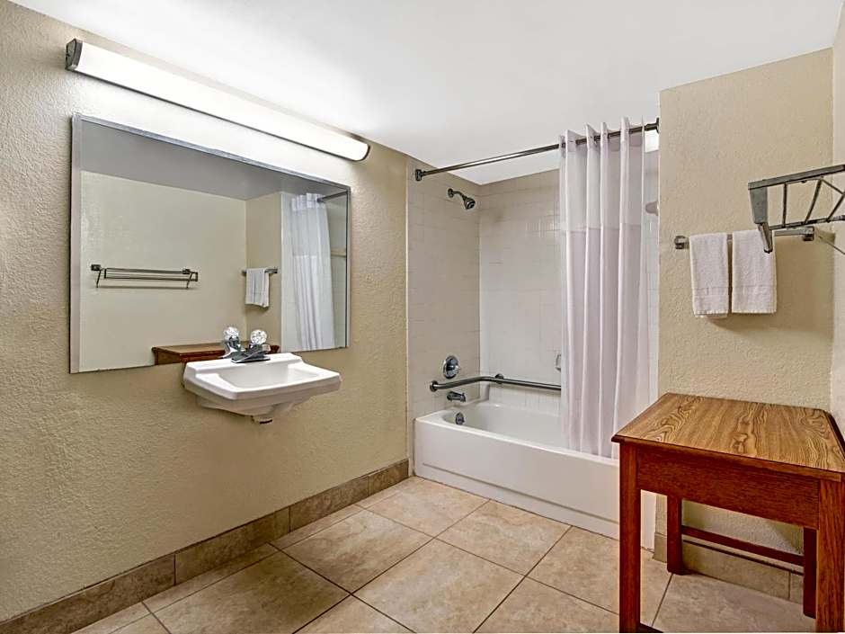 Days Inn by Wyndham Charlotte Northlake