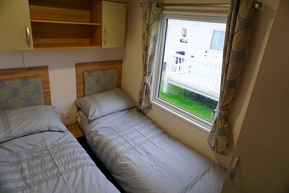 MPoint36 at Tattershall Lakes Hot Tub Lake Views 3 Bedrooms