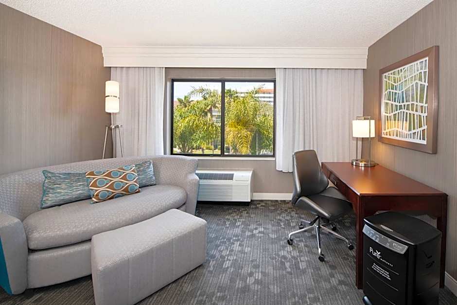 Courtyard by Marriott Oakland Airport