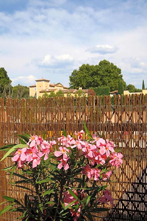 Sweet Home studio Aix en Provence, terrasse, piscine, resto,