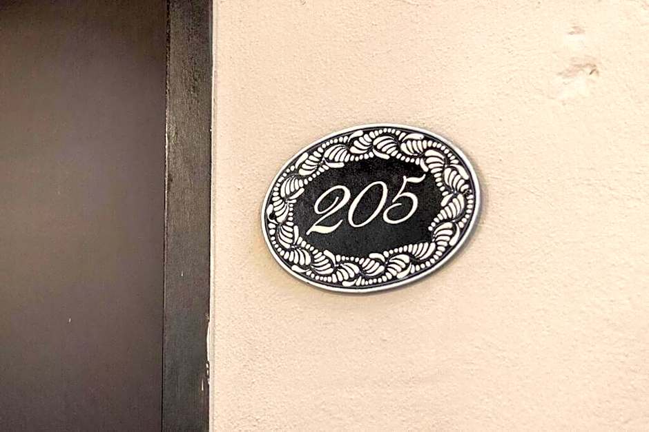 205 Zocalo Cathedral 2bdrmB 2Bath fits 10 AC Apt