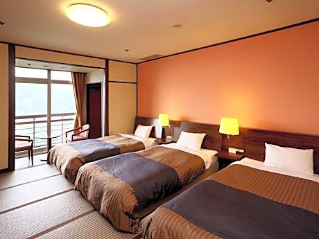 Triple Room with City View - Non-Smoking