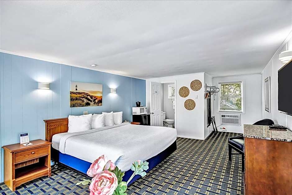 Photo 1 of 4 of Deluxe 1 King Bed