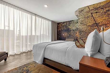 King Tower Room - Non-Smoking