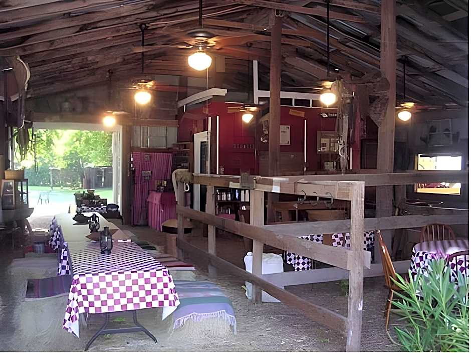 Country Woods Inn