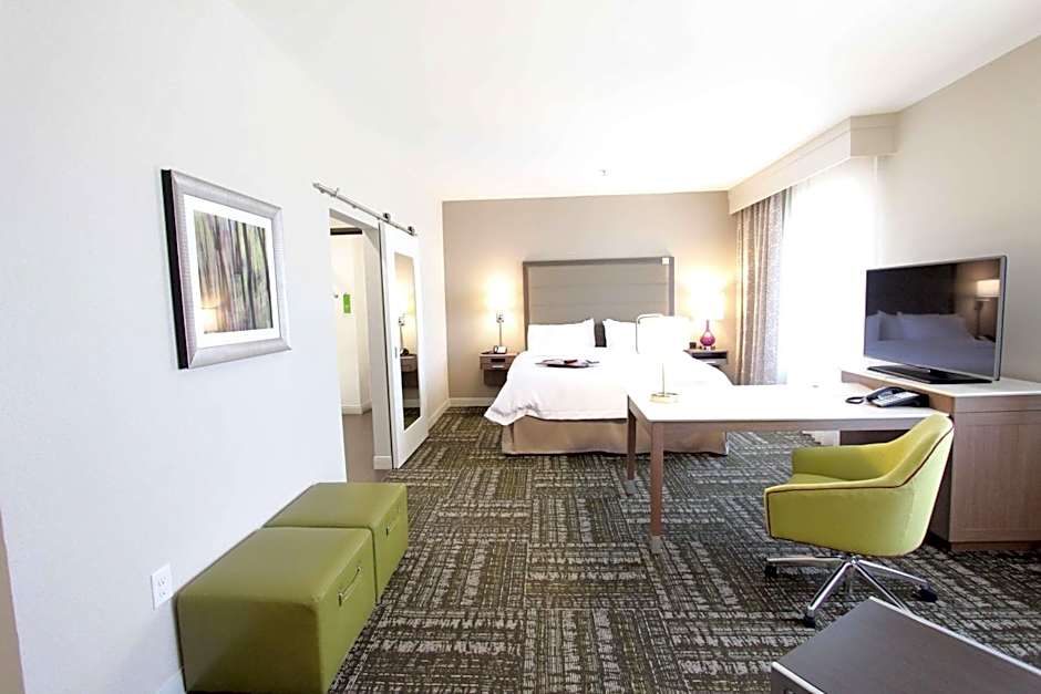 Hampton Inn By Hilton & Suites Dallas Market Center