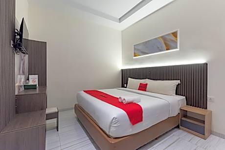 RedDoorz Plus Near SP Plaza Batu Aji Batam