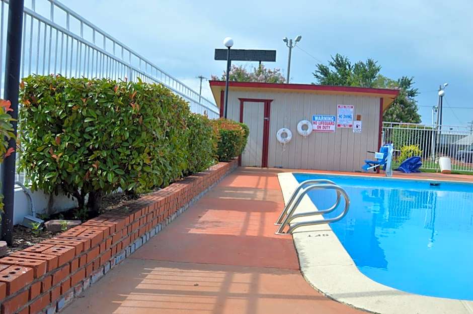 Americas Best Value Inn Tulsa at I-44