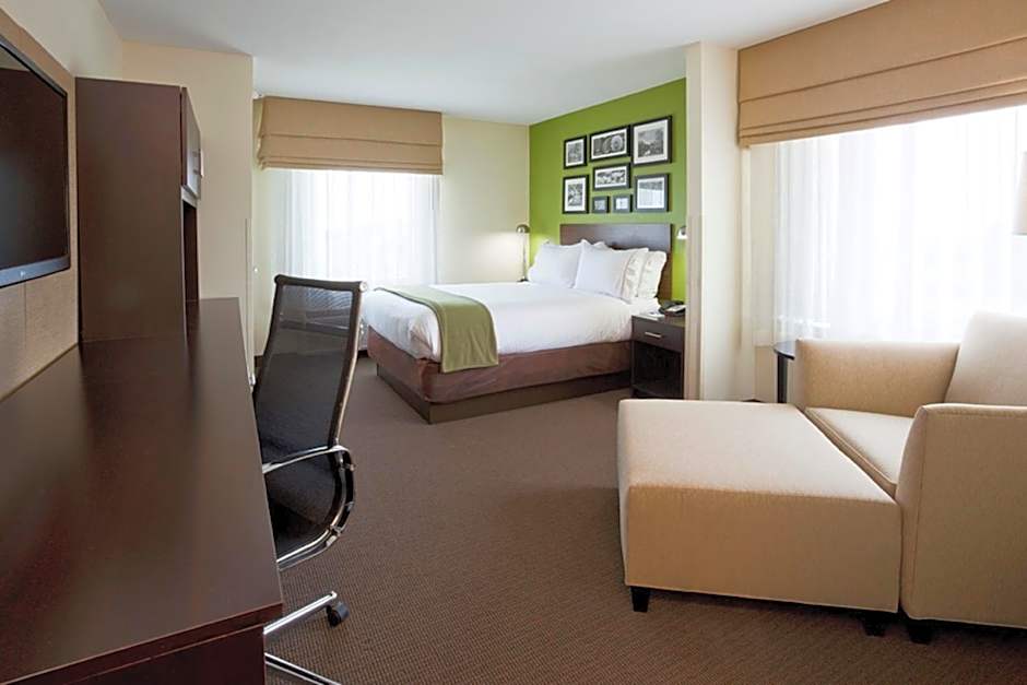 Holiday Inn Express Hotel & Suites Rogers By IHG