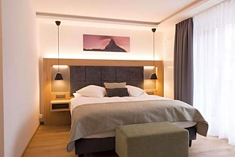 Deluxe Double Room with Matterhorn view