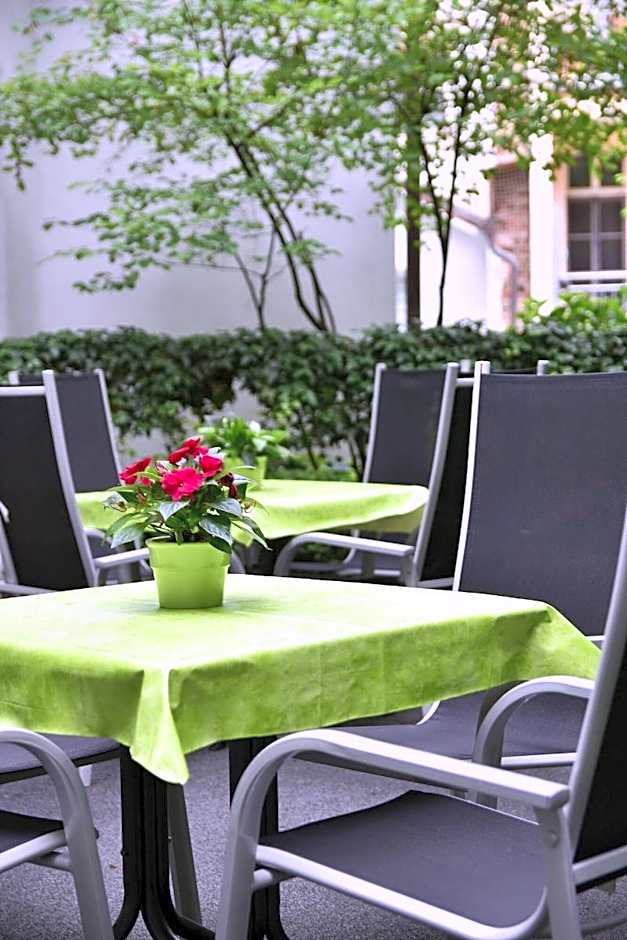 Garden Hotel
