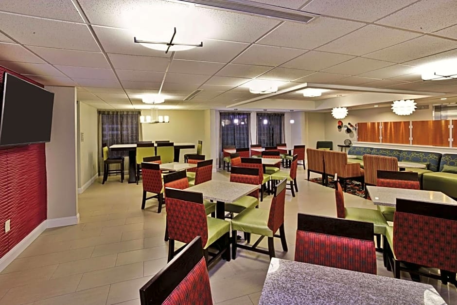 La Quinta Inn & Suites/New River Gorge National Park