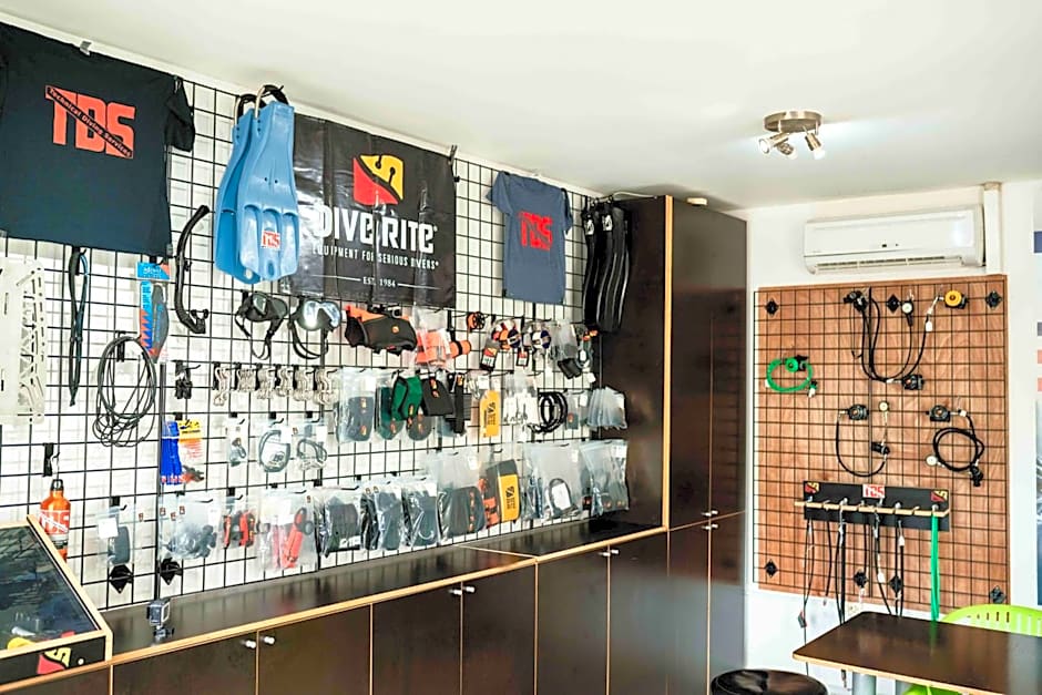 Captain Don's Habitat