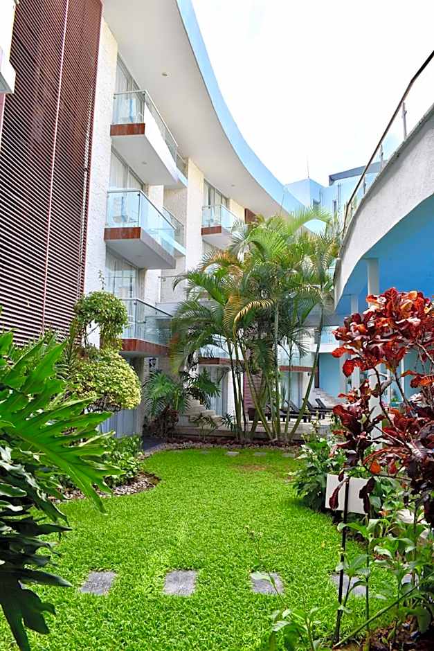 Country Hotel & Suites