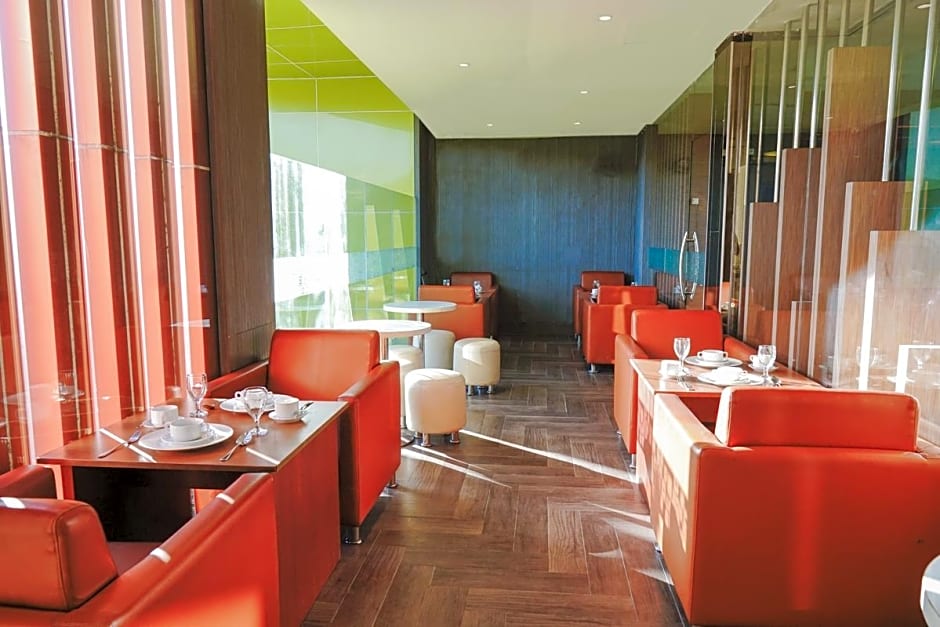 Empress Hotel Makassar City Center by LIFE