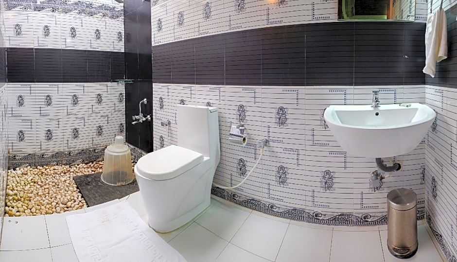 Saro Lake County Hotel