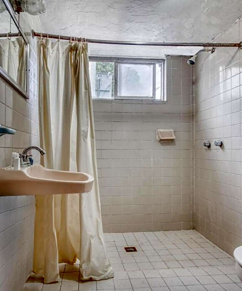 Capital O Hotel La Siesta