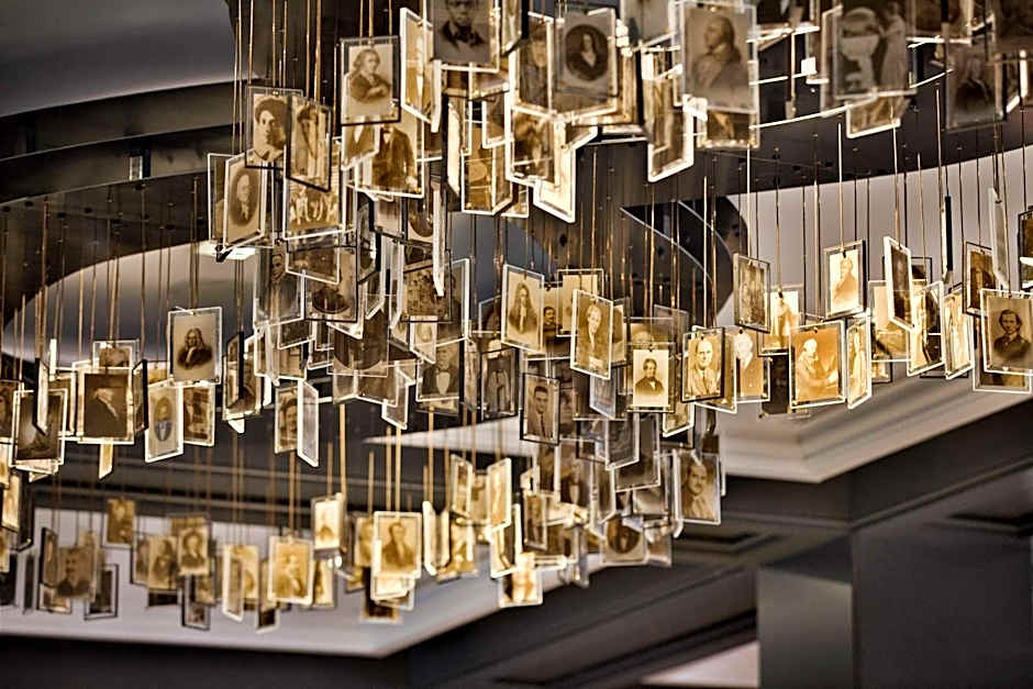 The Logan Philadelphia, Curio Collection by Hilton