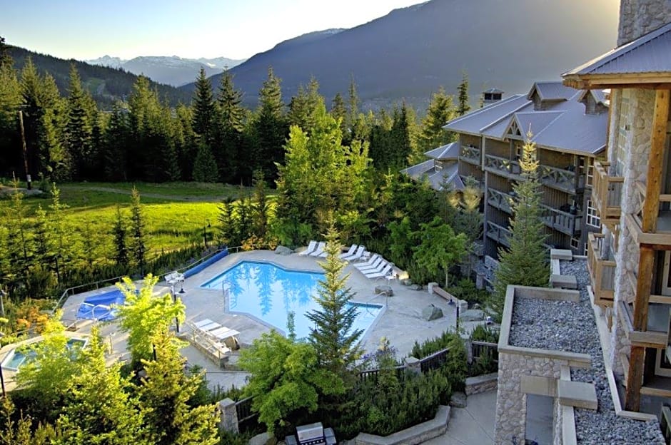 Blackcomb Springs Suites by CLIQUE