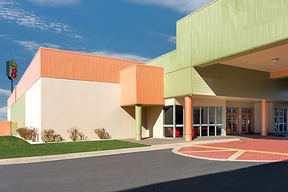 Super 8 by Wyndham Little Rock/Otter Creek