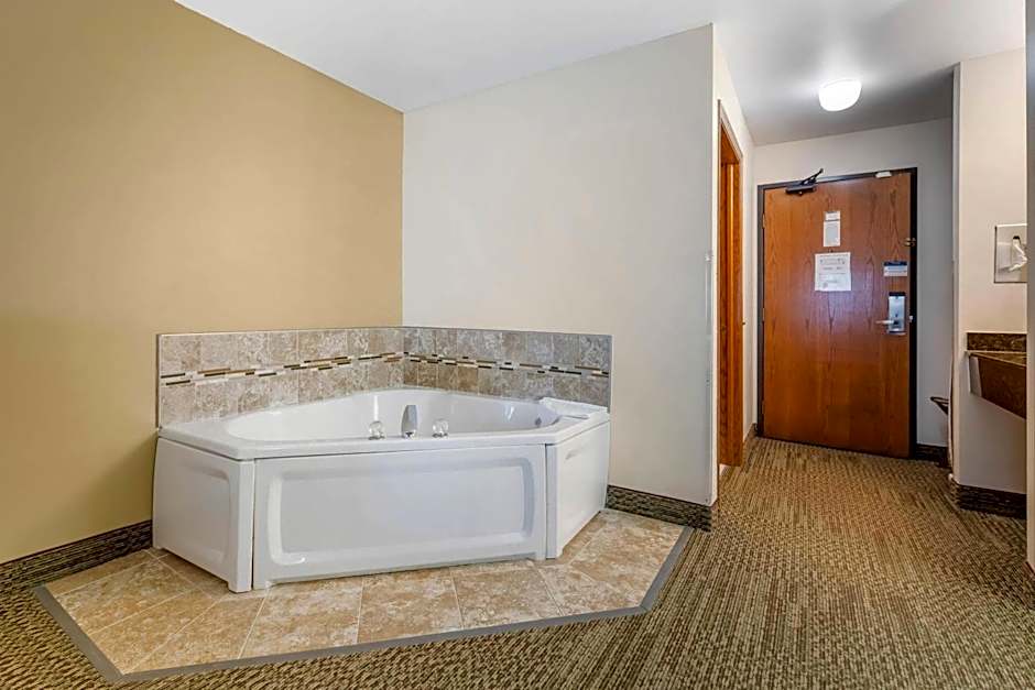 Quality Inn & Suites Stoughton - Madison South