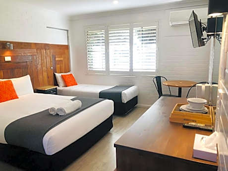 Pleasant Way River Lodge