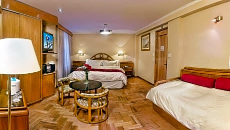 Suite(1 King Bed and 2 Twin Trundle Beds)