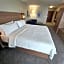 Holiday Inn Express Hotel & Suites Cincinnati-Blue Ash By IHG