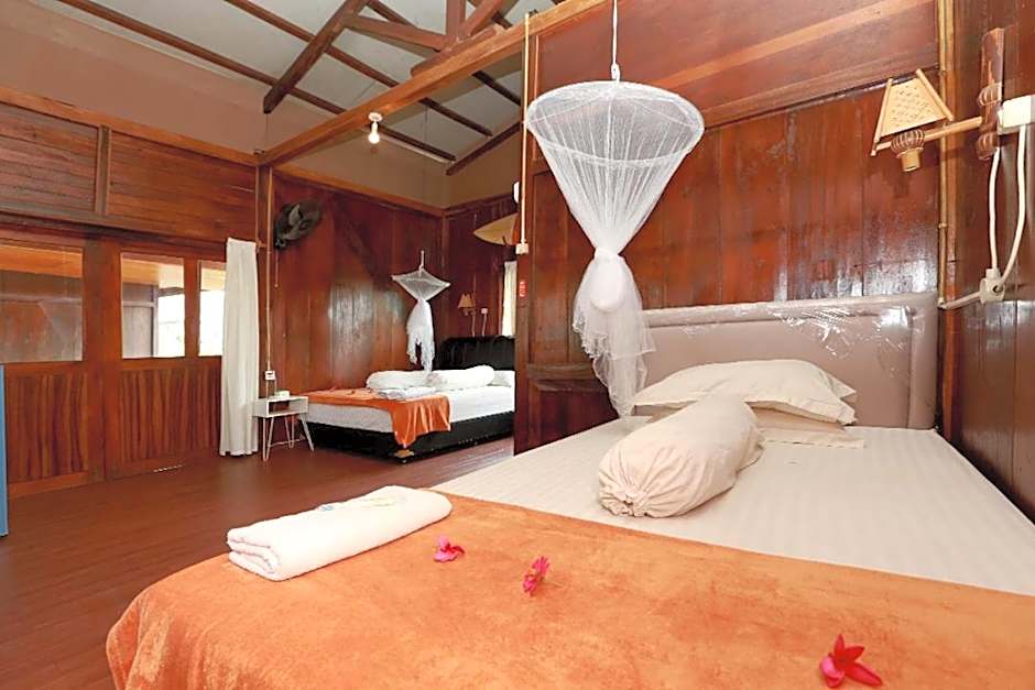 Arya's Surf Camp Cimaja