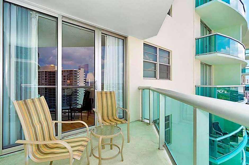 Tides Apt on Hollywood Beach