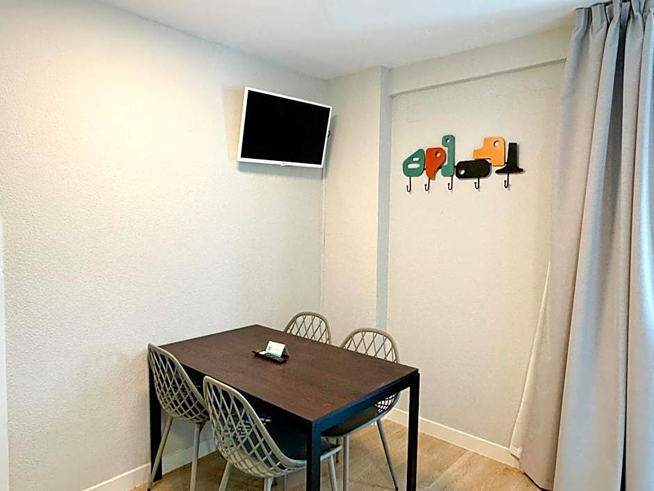 Apartamentos Midi 3000