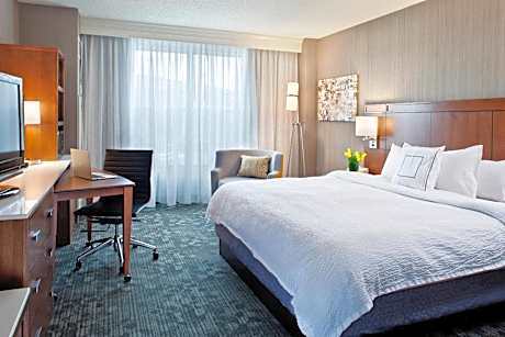 King Room with Roll-in Shower - Mobility and Hearing Accessible