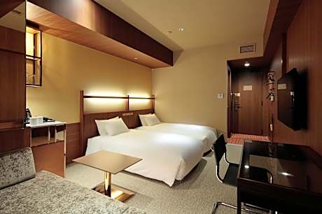Corner Twin Room (Sofa Bed) with Lounge Access - High Floor