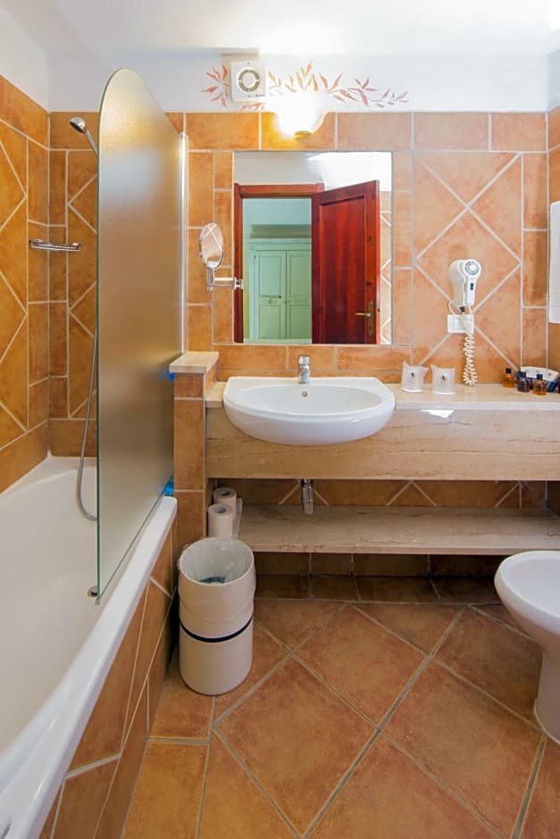 Colonna Beach Hotel