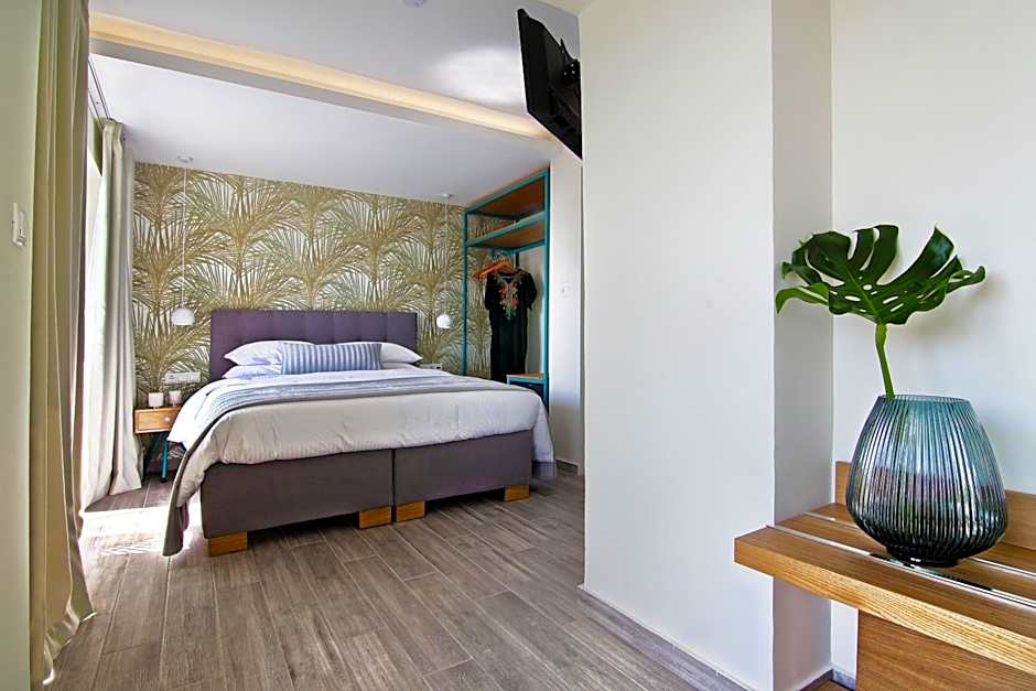 Maison 66, Riviera Hotels