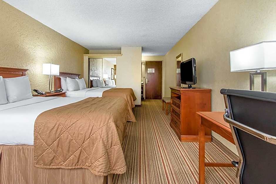 Clarion Hotel Broken Arrow - Tulsa
