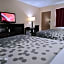 Econo Lodge Inn & Suites