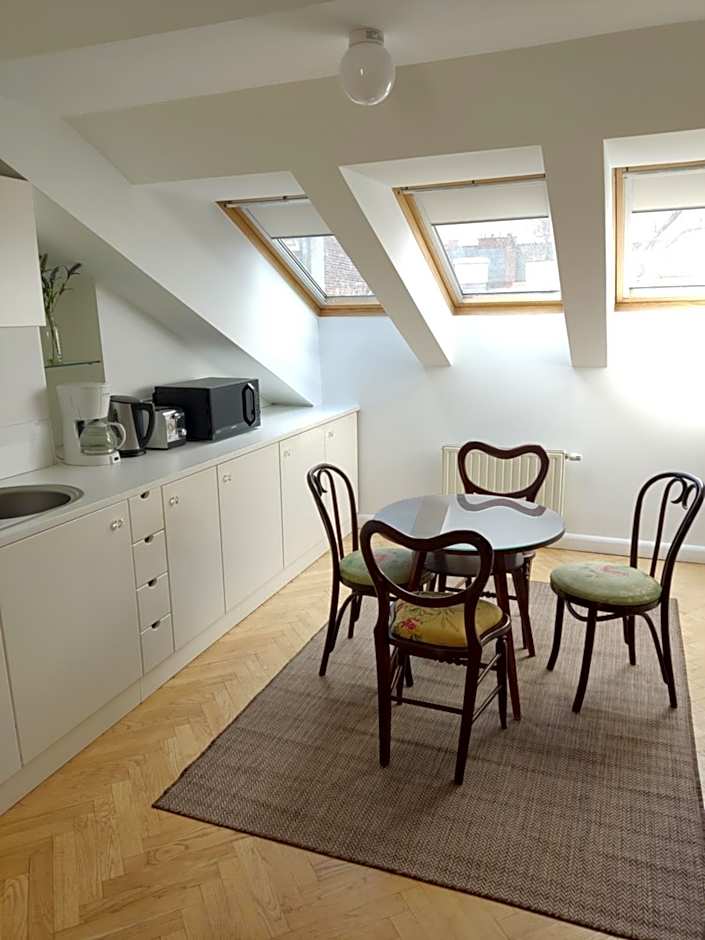Crystal Suites Old Town