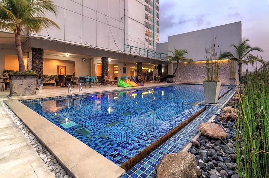 The Square Surabaya Hotel