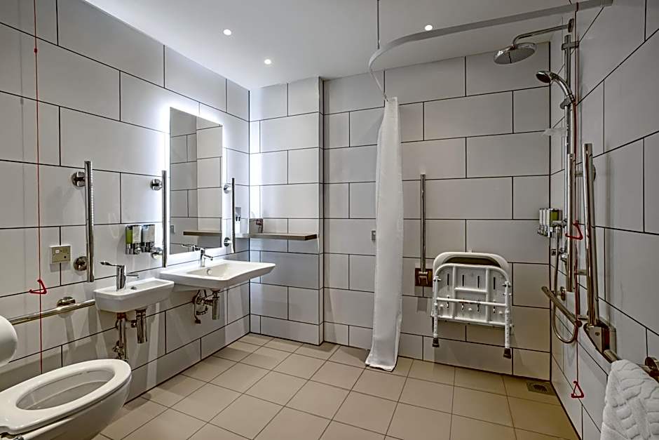 Hampton by Hilton Bath City
