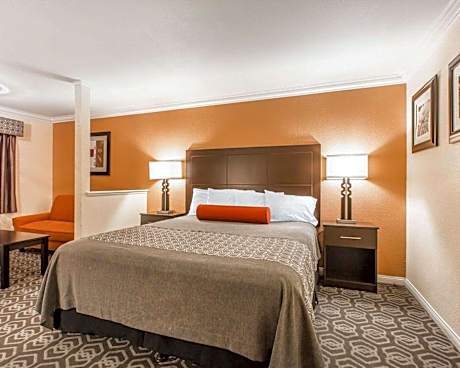 Rodeway Inn & Suites Colton-Riverside