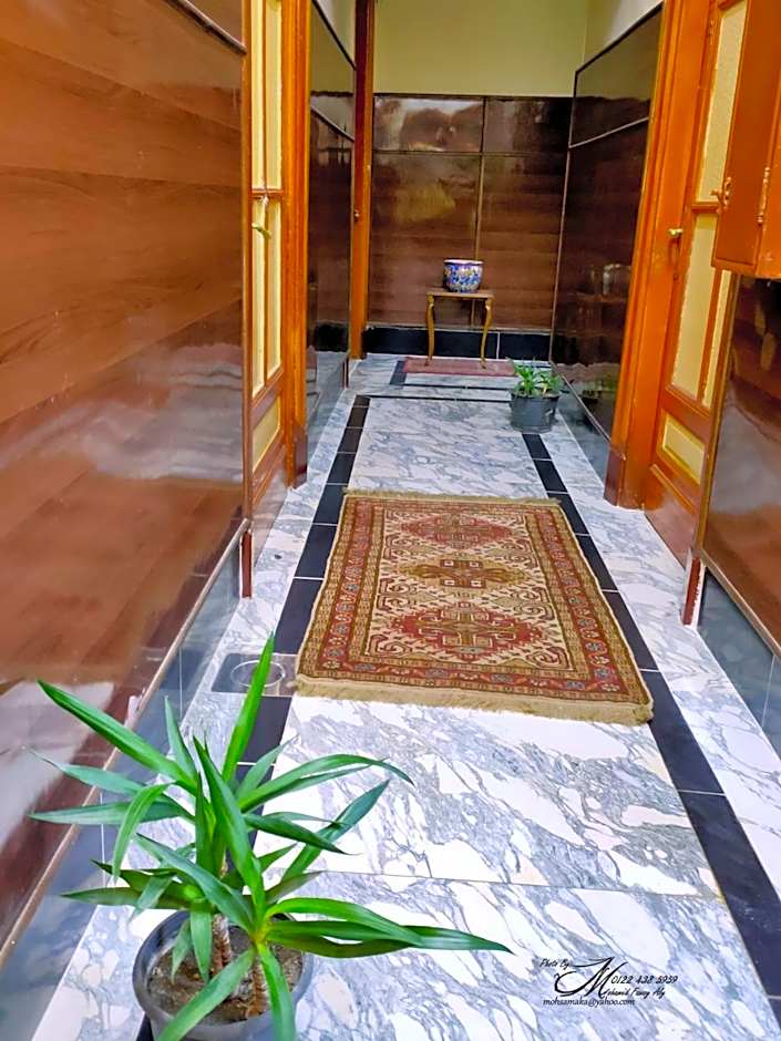 Triomphe Hostel
