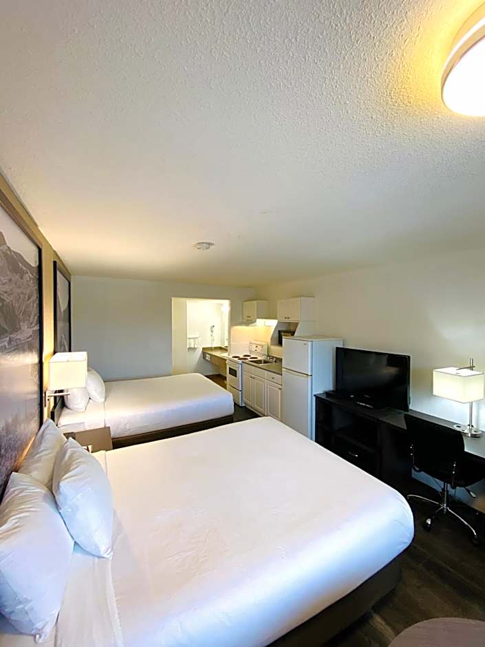 Super 8 by Wyndham 100 Mile House