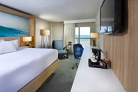 Grand King Room with Ocean View - Non-Smoking