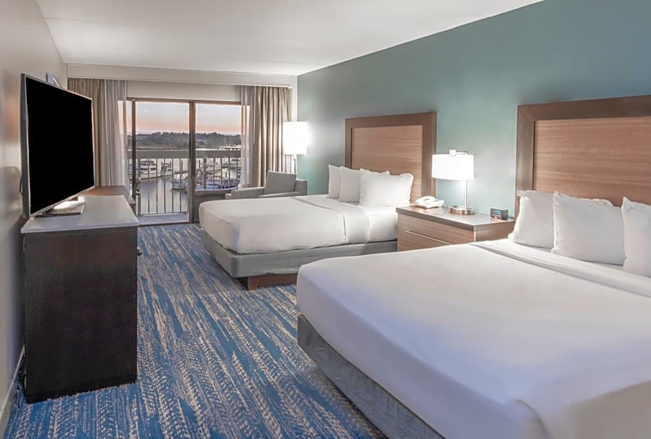 DoubleTree by Hilton New Bern - Riverfront
