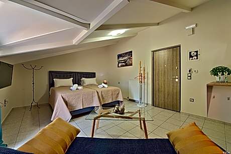 King Studio with Sofa Bed