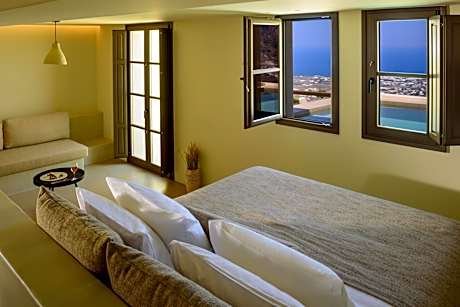 Senior Suite with Heated Plunge Pool and Sea View