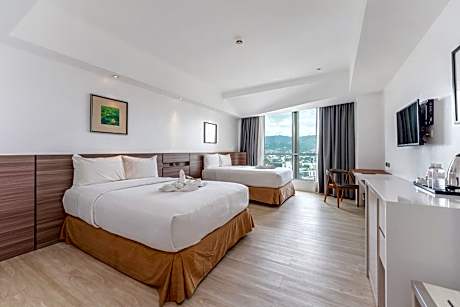 Deluxe Room Parade View