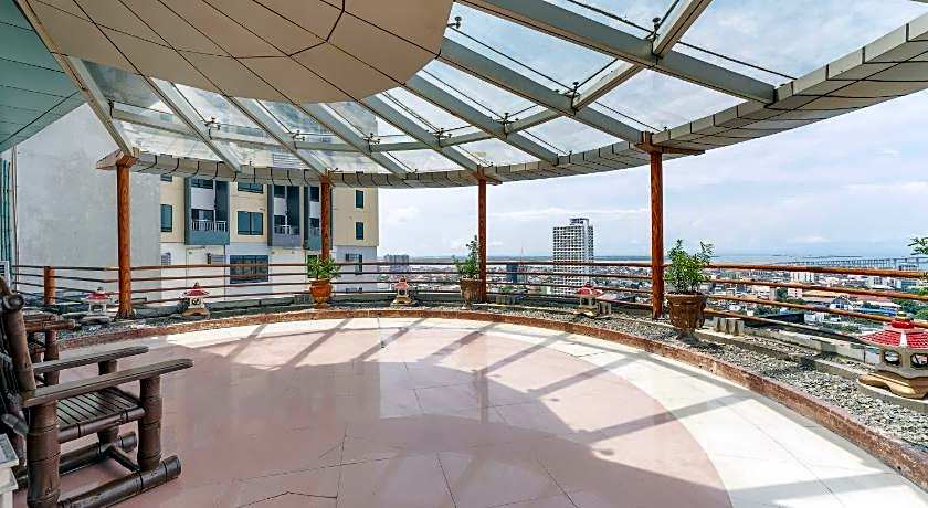 Crown Regency Hotel & Towers